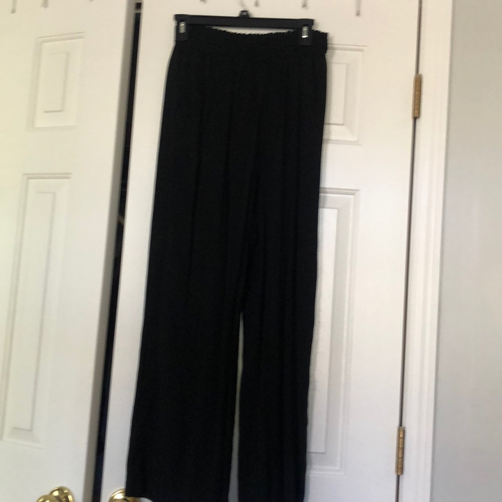 Women’s small black flowy pant